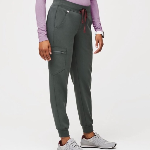 FIGS Zamora Jogger Scrub Pants Bonsai Medium Petite - Picture 2 of 5